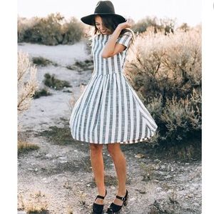 XS Kingdom & State linen striped dress